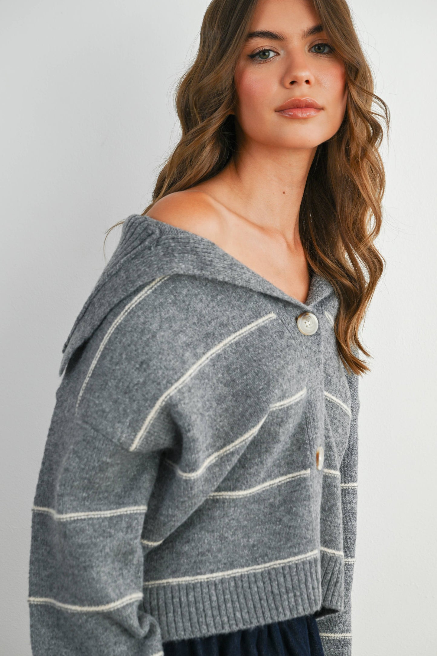 GREY STRIPE BTTN CARDI