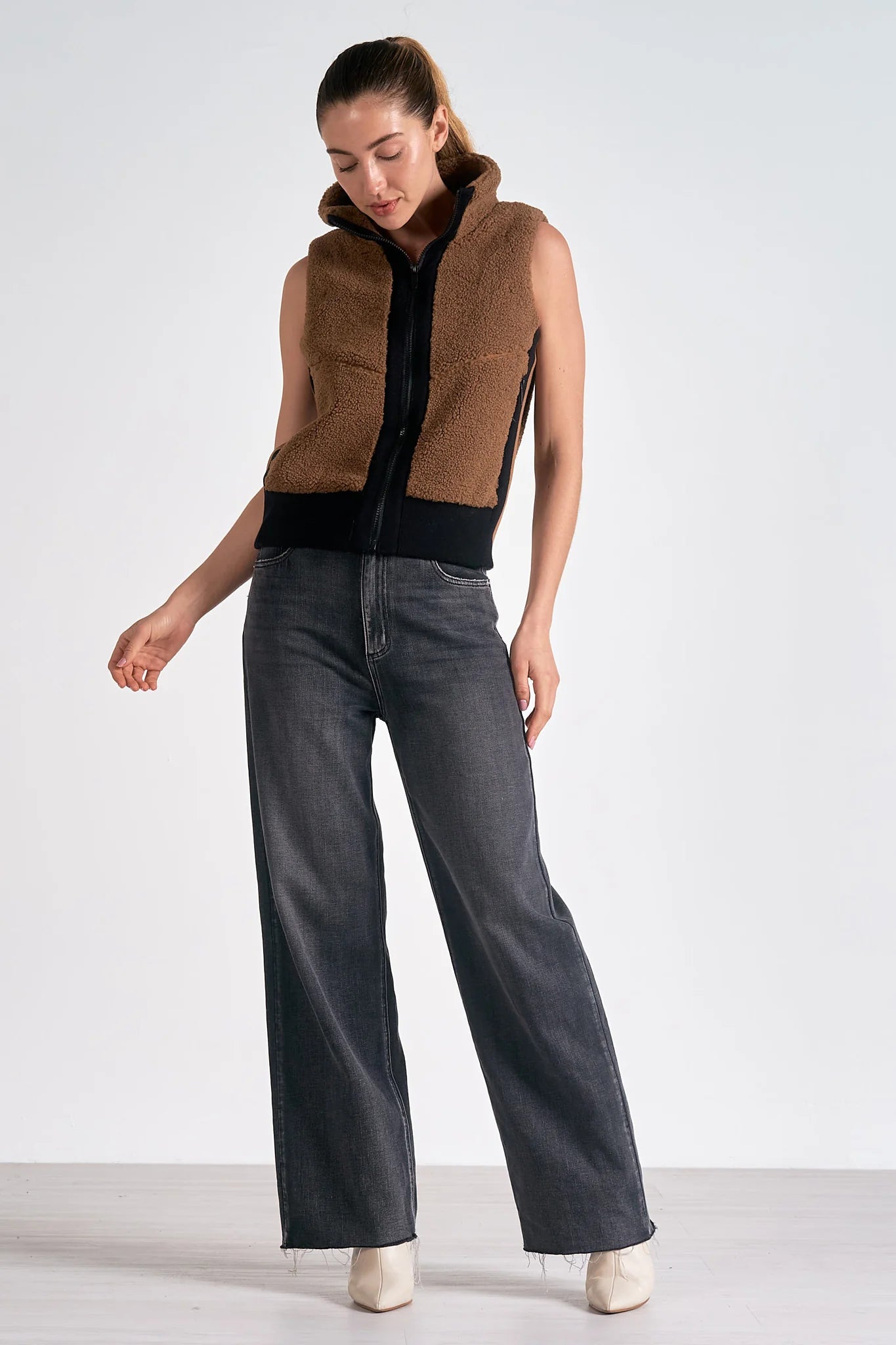 TAN/BLK ZIP VEST