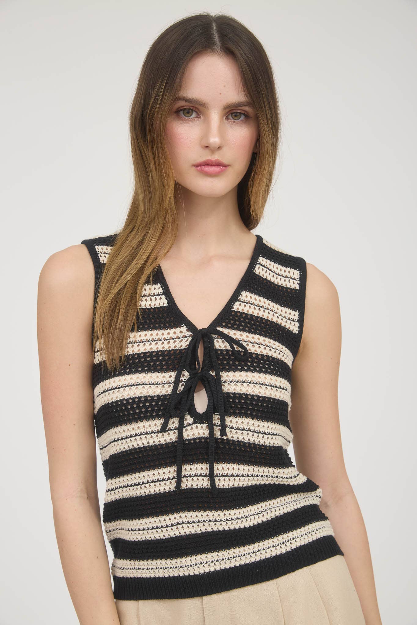 BLK/NUDE CROCHET TANK