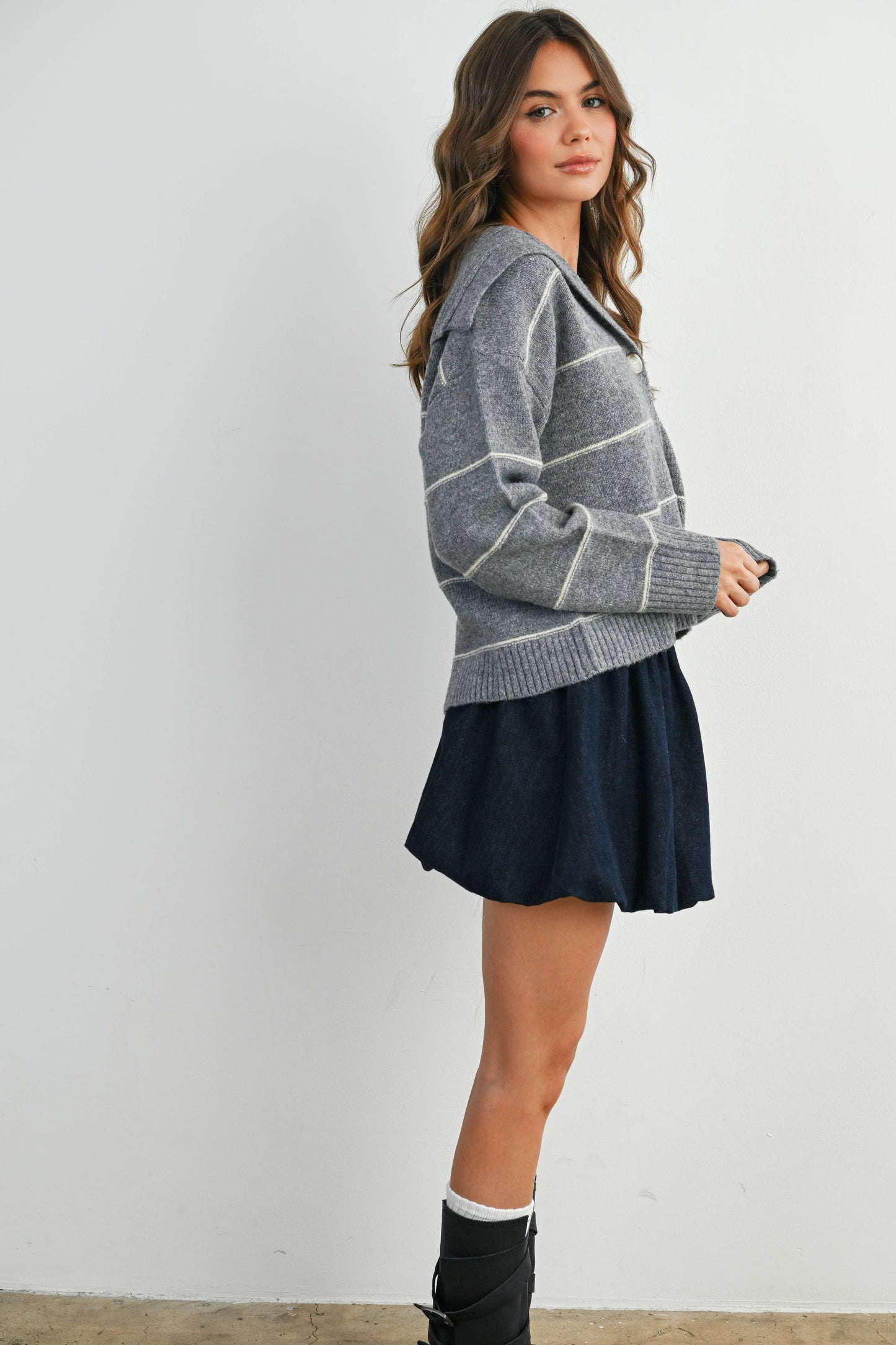 GREY STRIPE BTTN CARDI