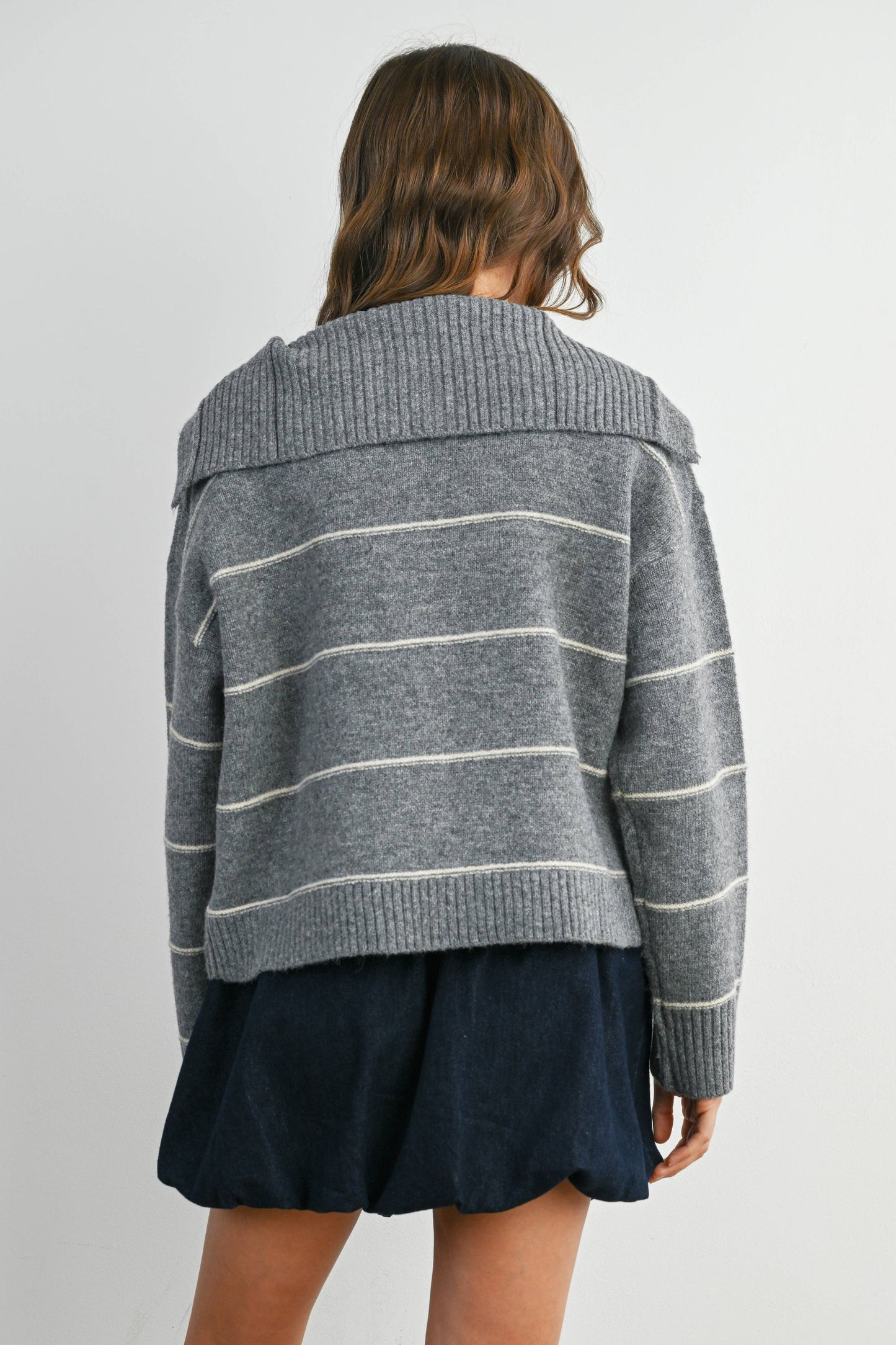 GREY STRIPE BTTN CARDI