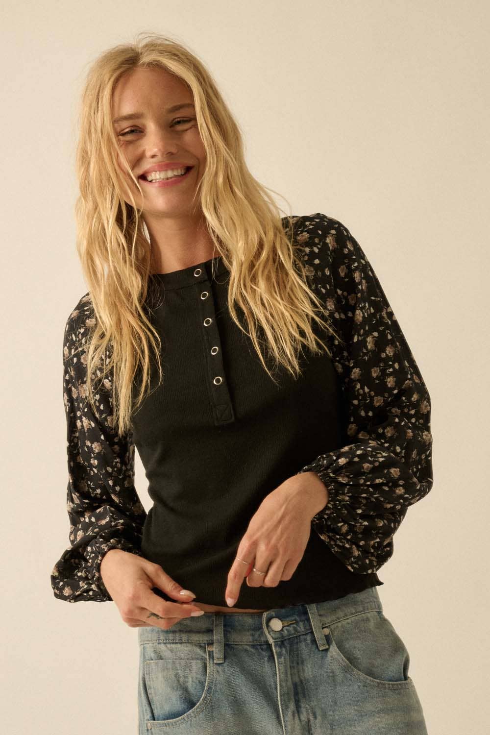 BLK HENLEY W FLRL SLVS