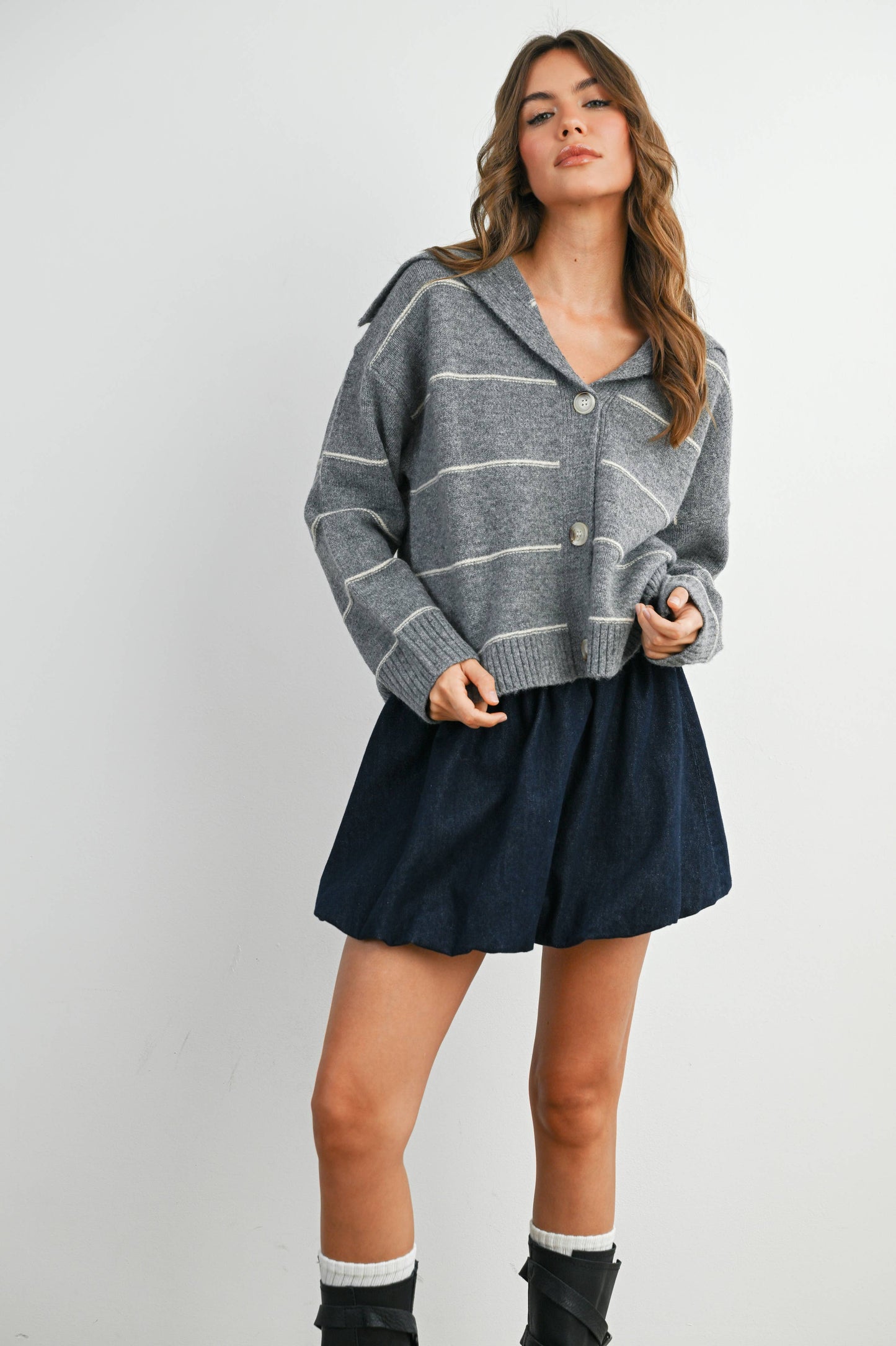 GREY STRIPE BTTN CARDI