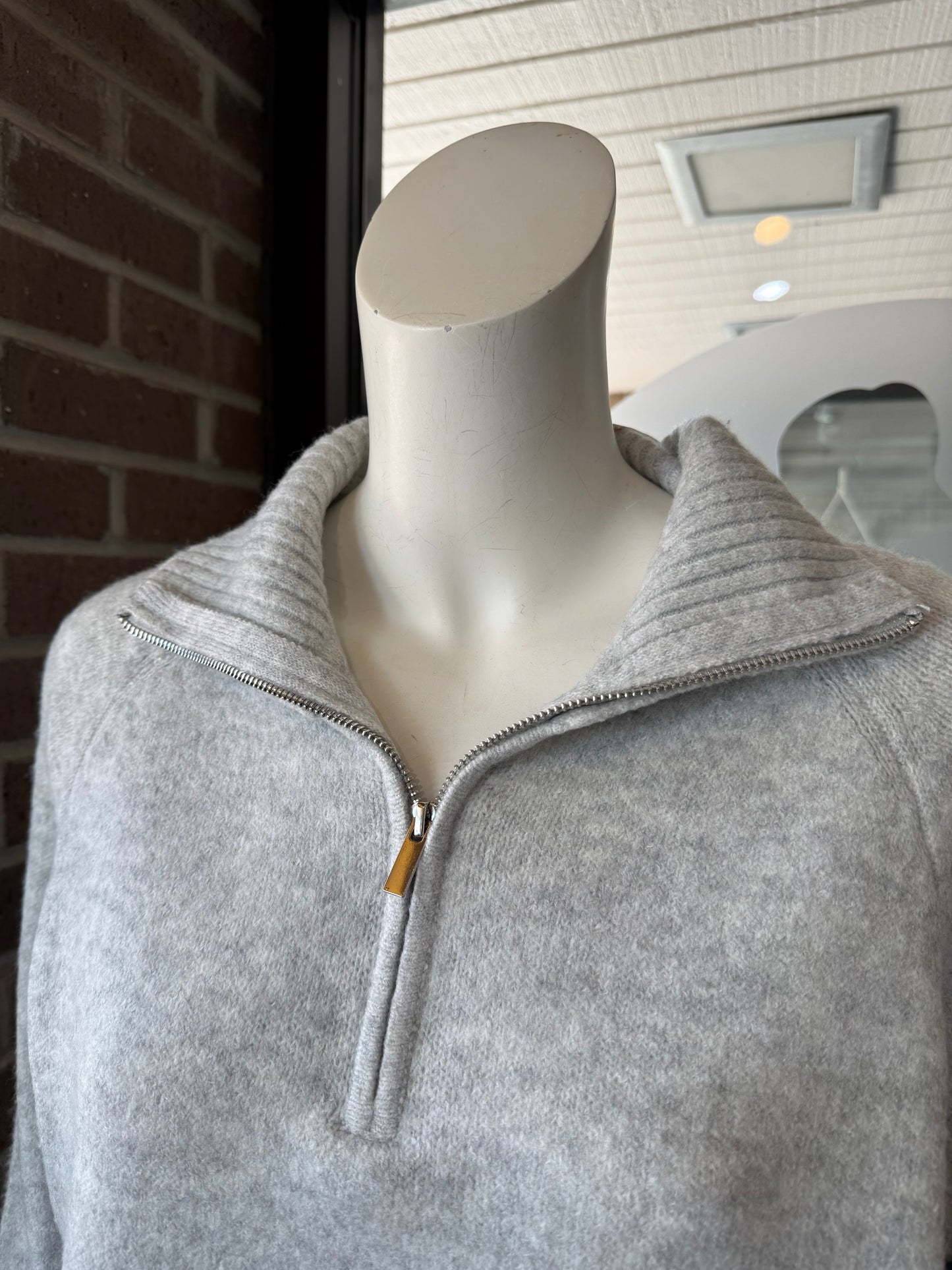 GREY 1/2 ZIP NK SWTR