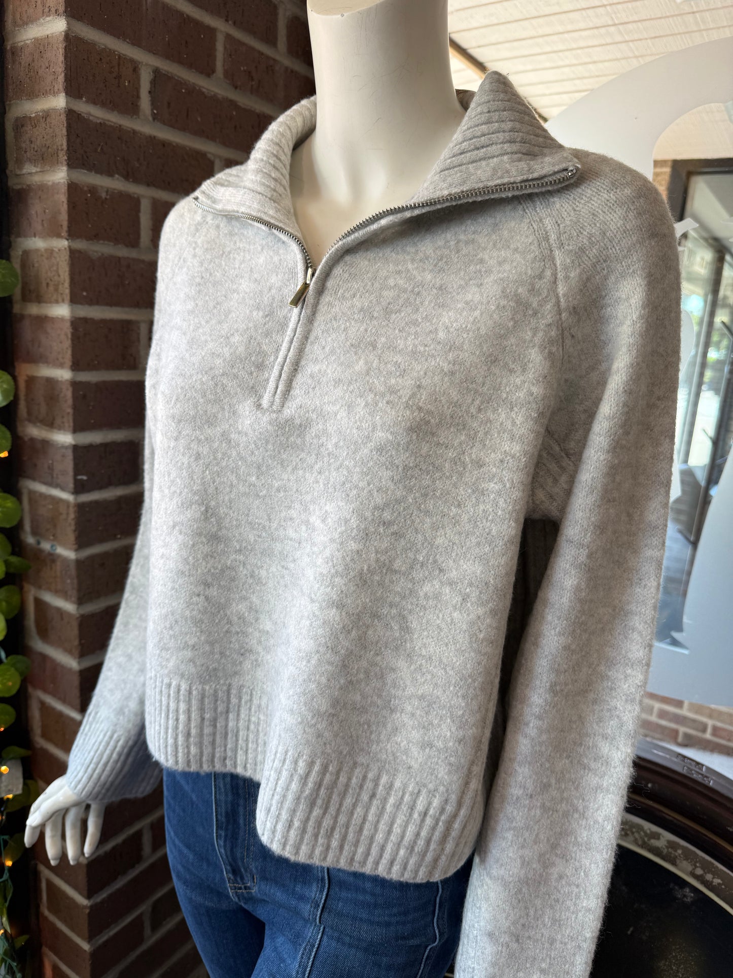 GREY 1/2 ZIP NK SWTR
