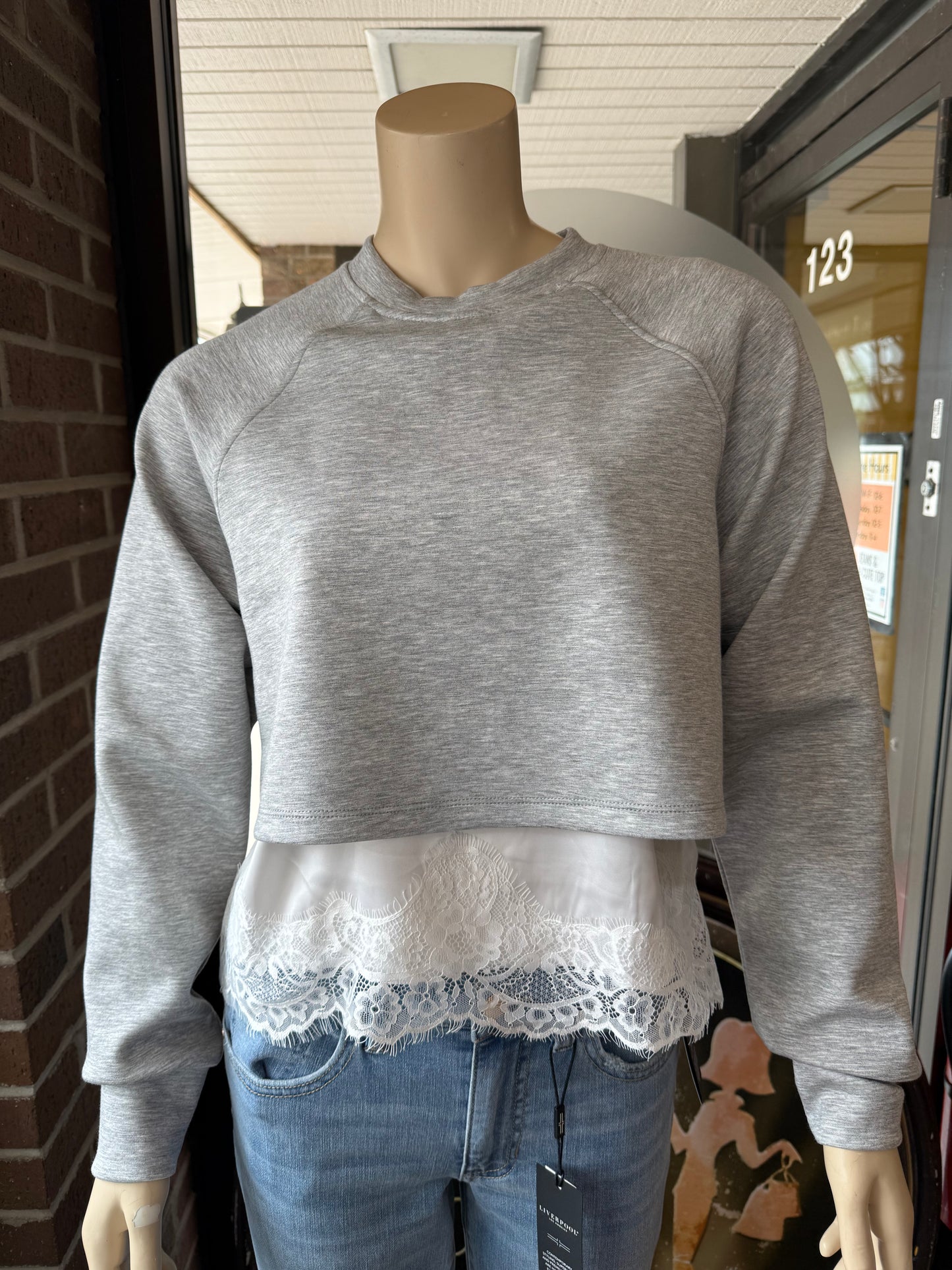 CROP SWTSHRT W LACE