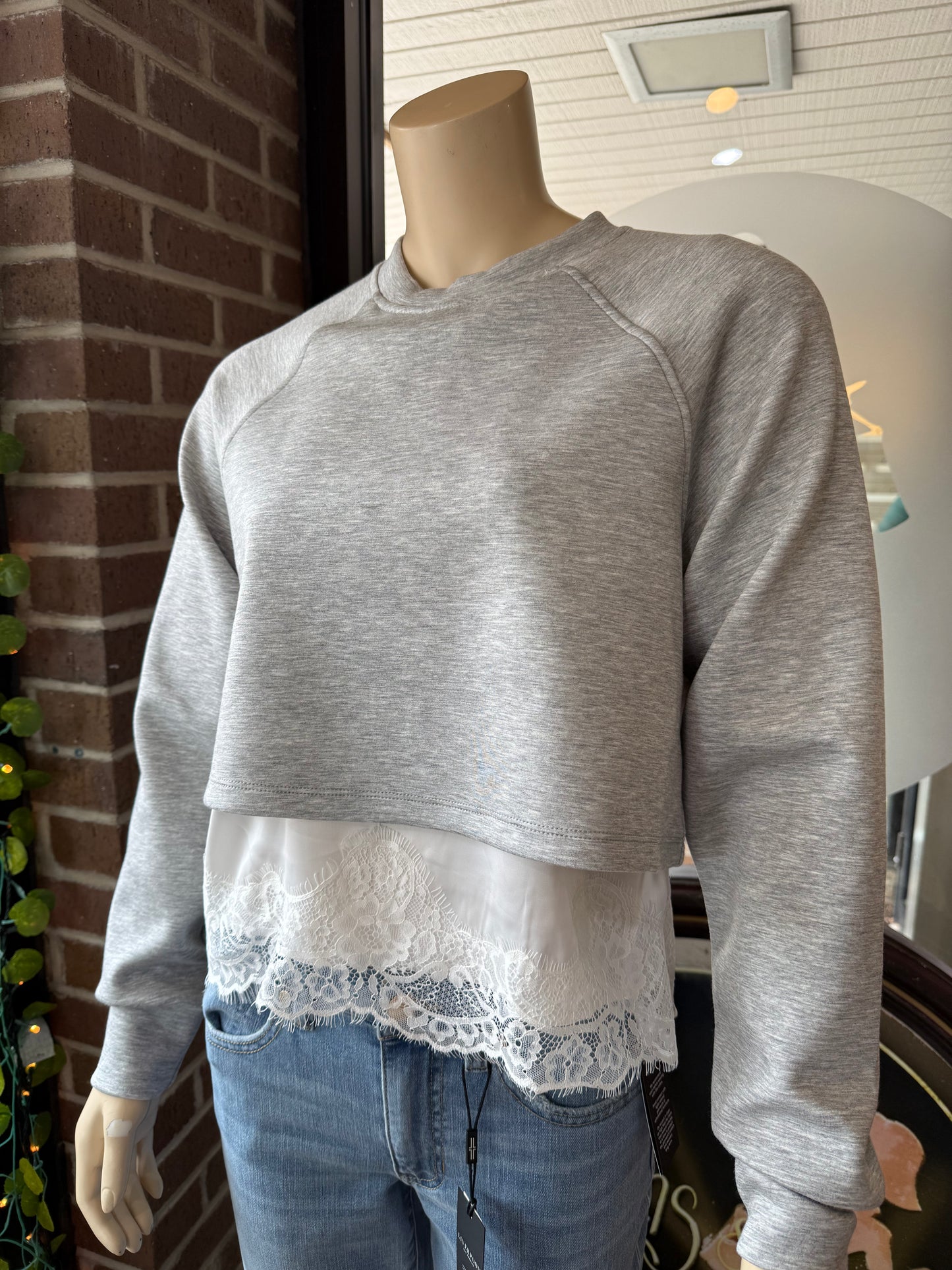 CROP SWTSHRT W LACE
