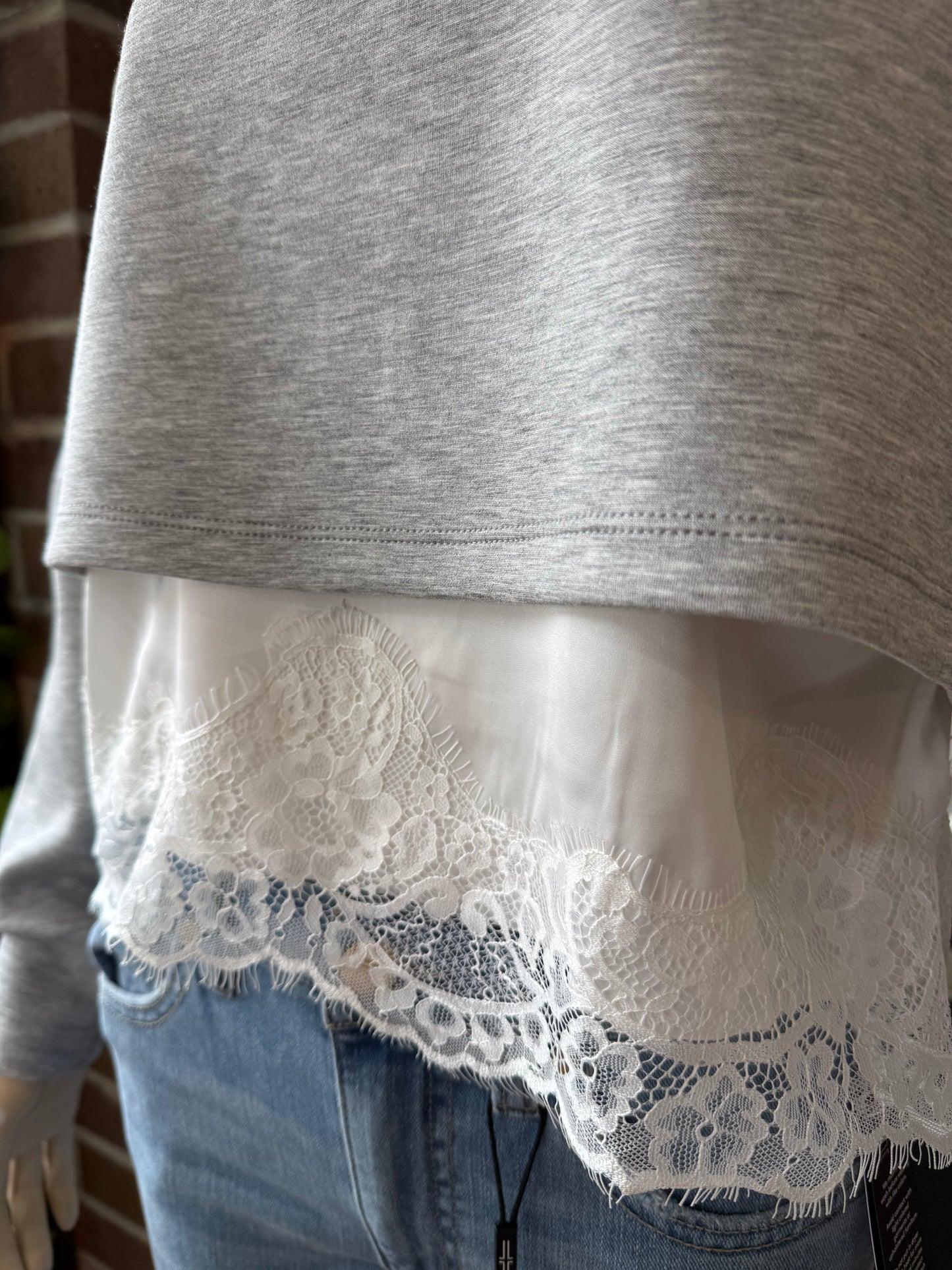 CROP SWTSHRT W LACE