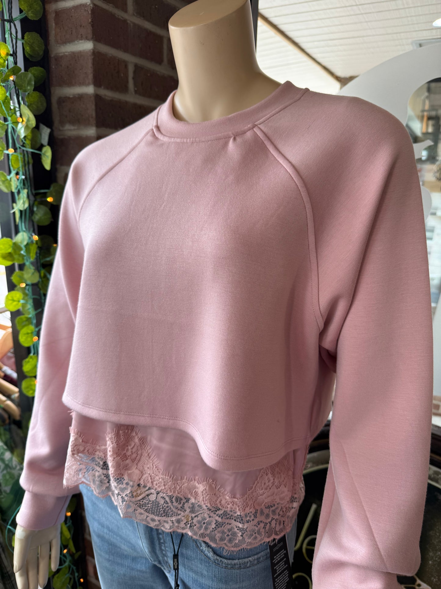 CROP SWTSHRT W LACE