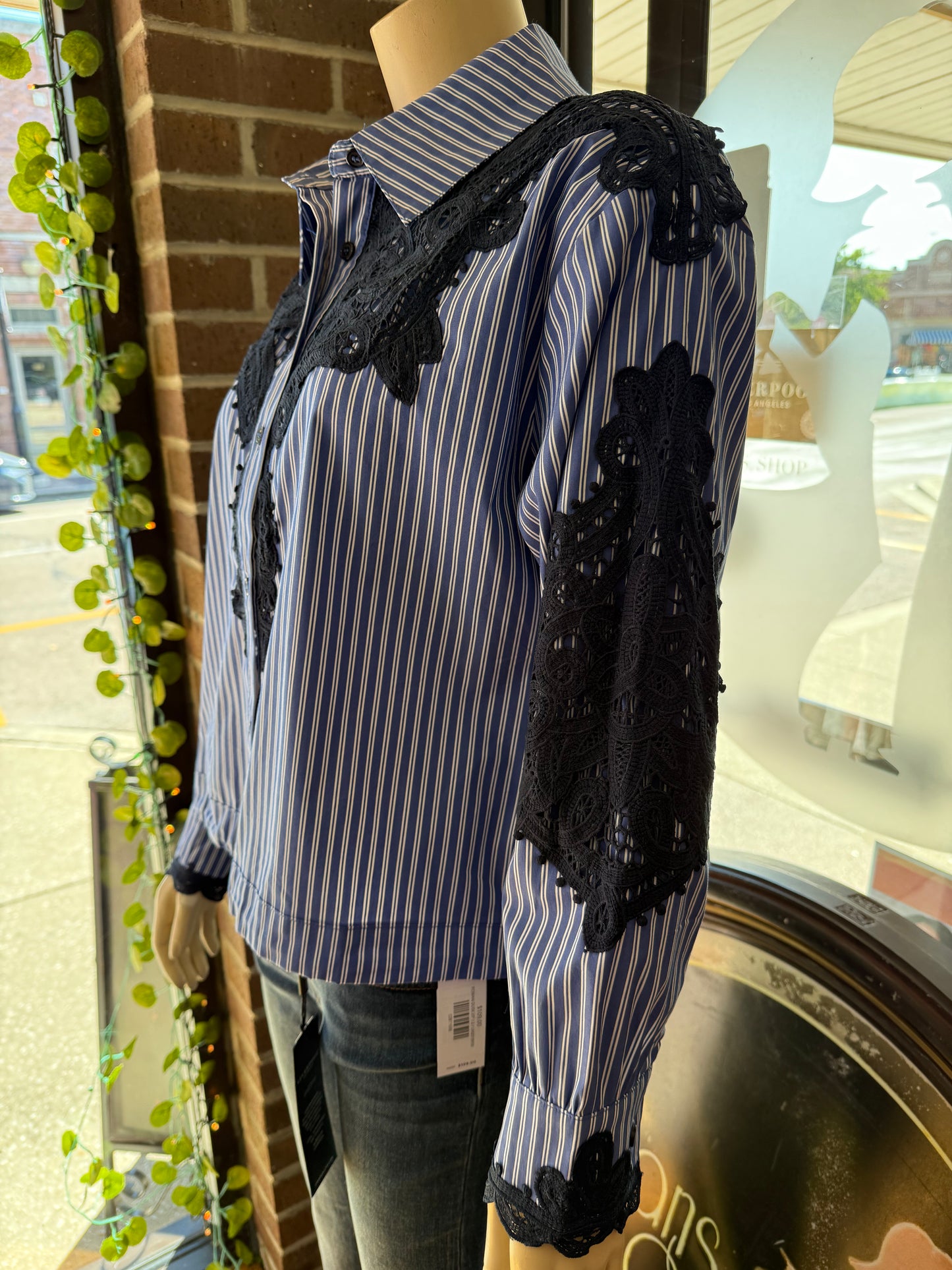PNSTRPE BLS W NVY LACE