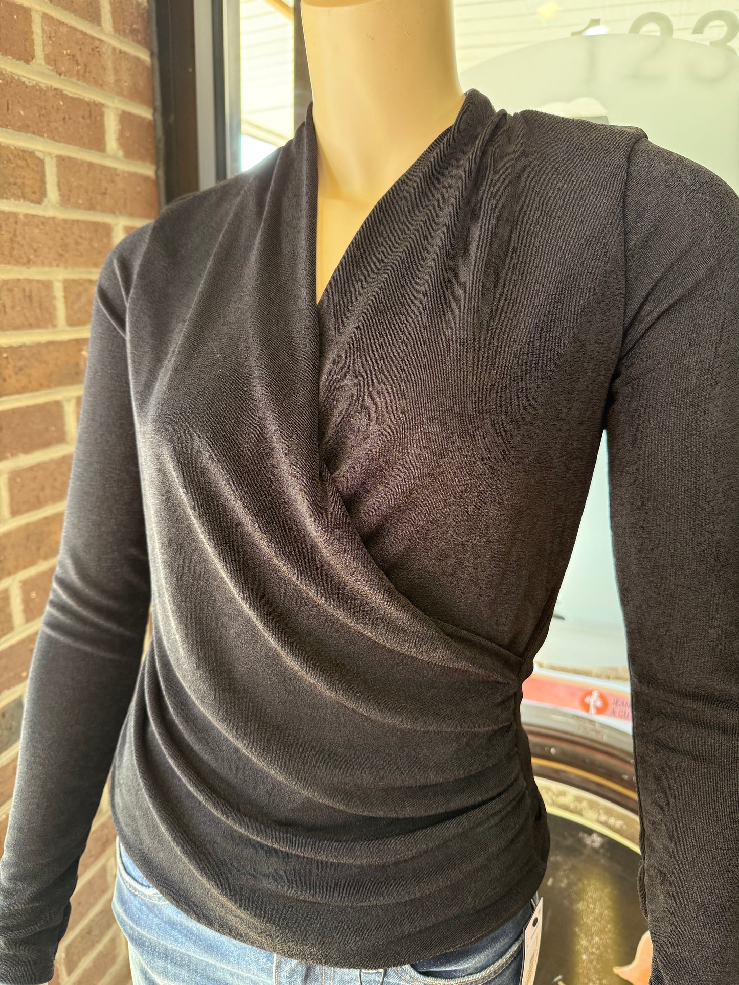 BLK SURPLICE LS TOP