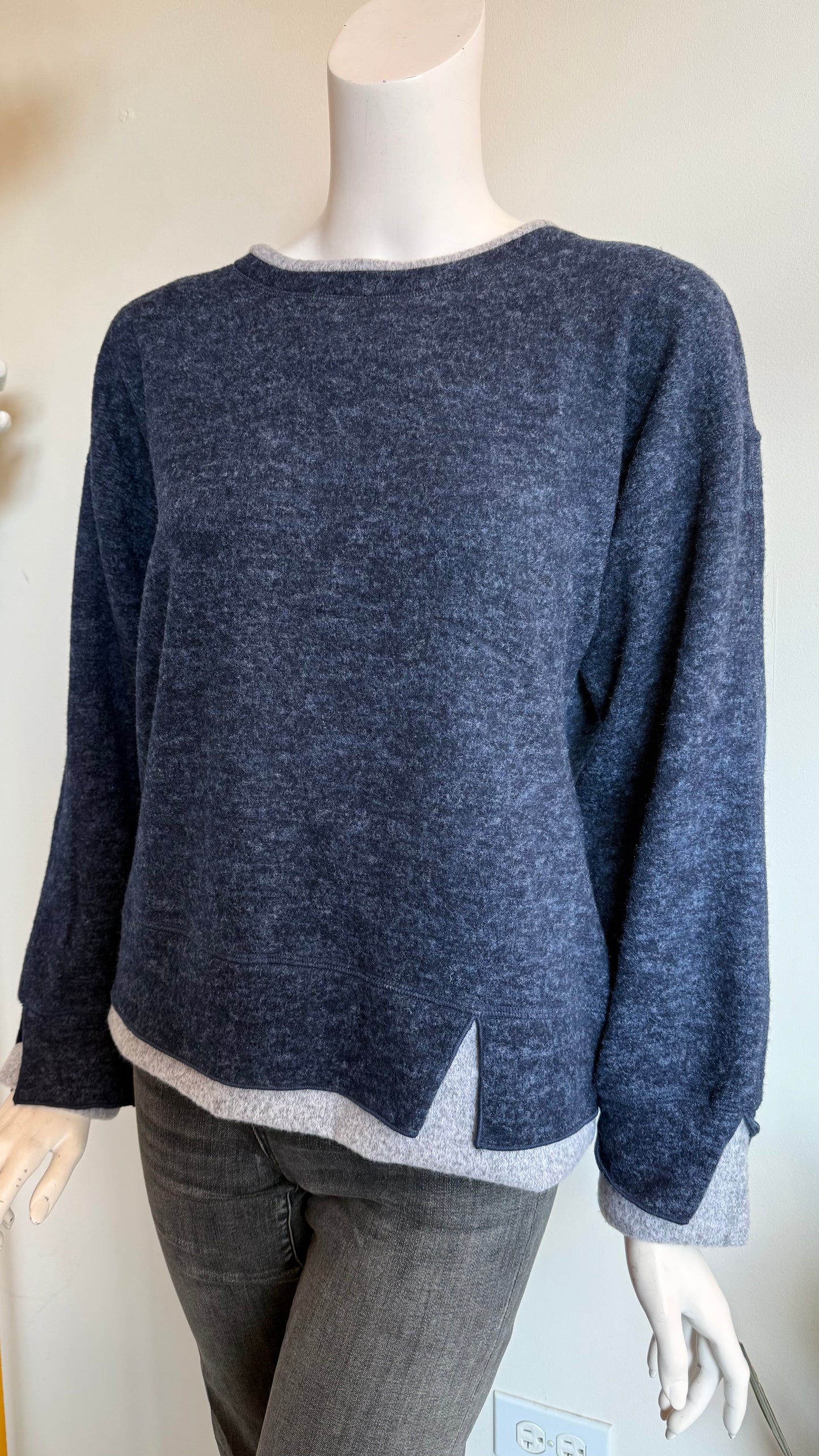 NAVY CREW W GRY TRIM