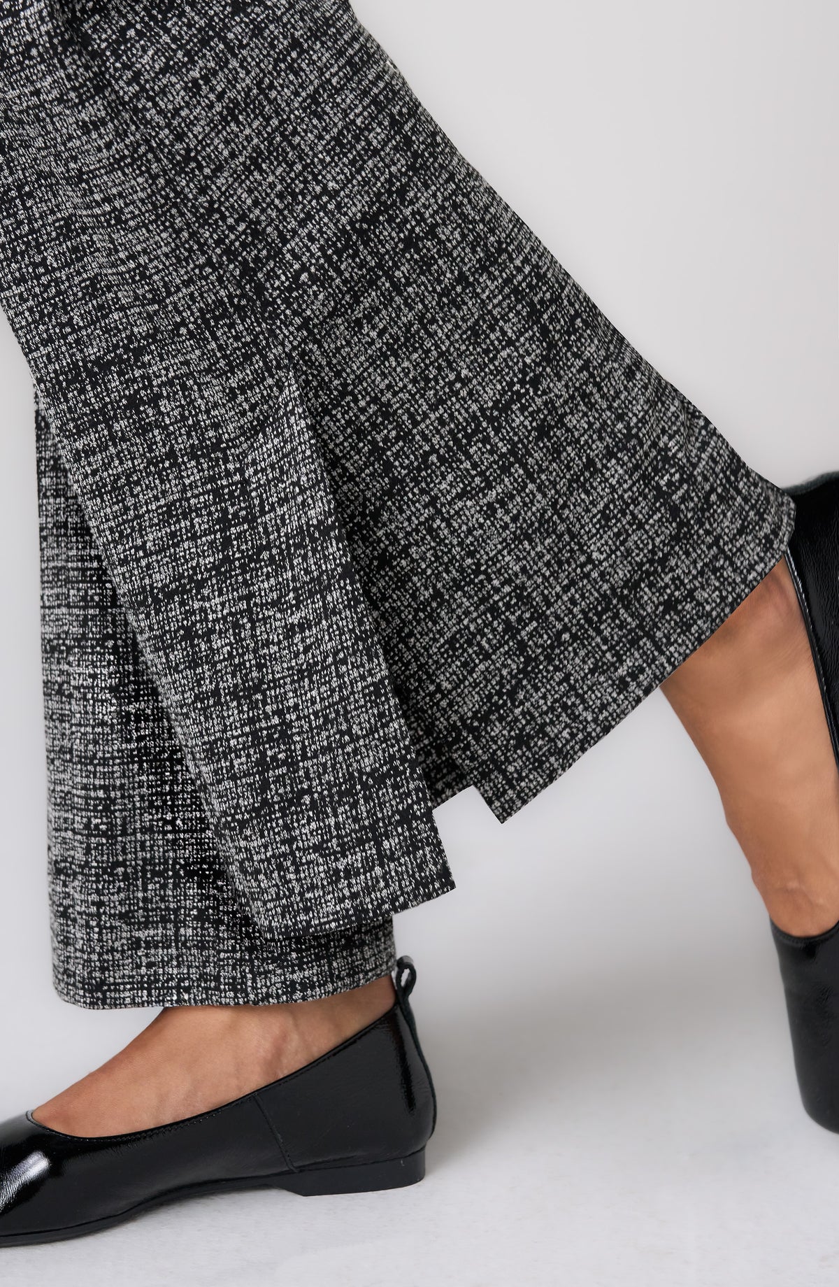 BLK TWEED ANK FLARE