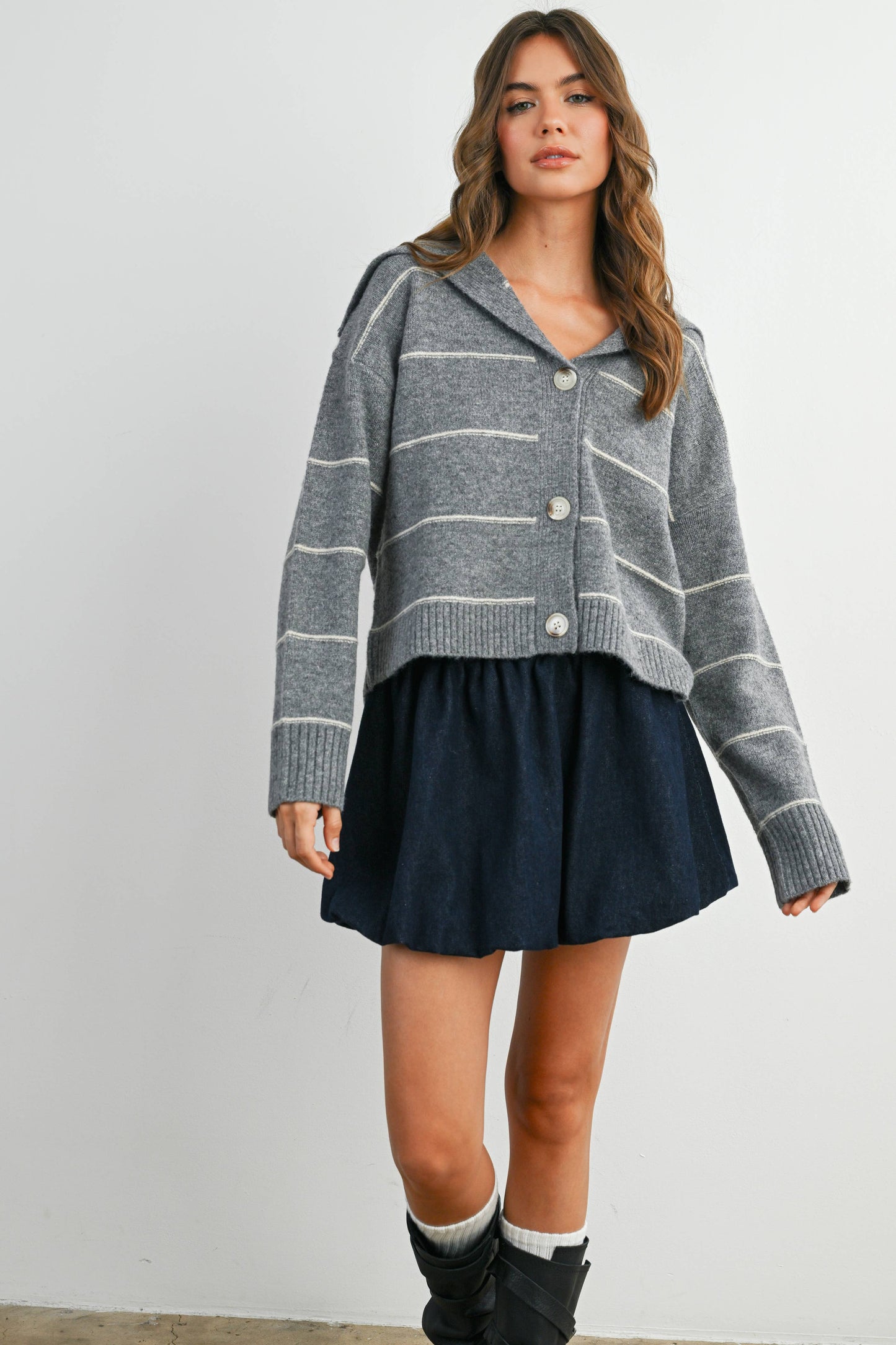 GREY STRIPE BTTN CARDI