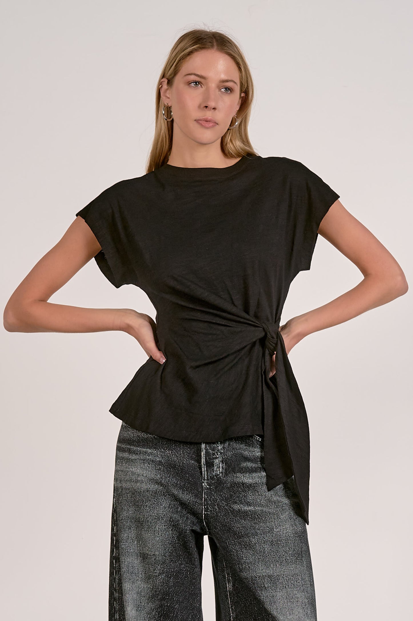 BLK SIDE TIE TEE
