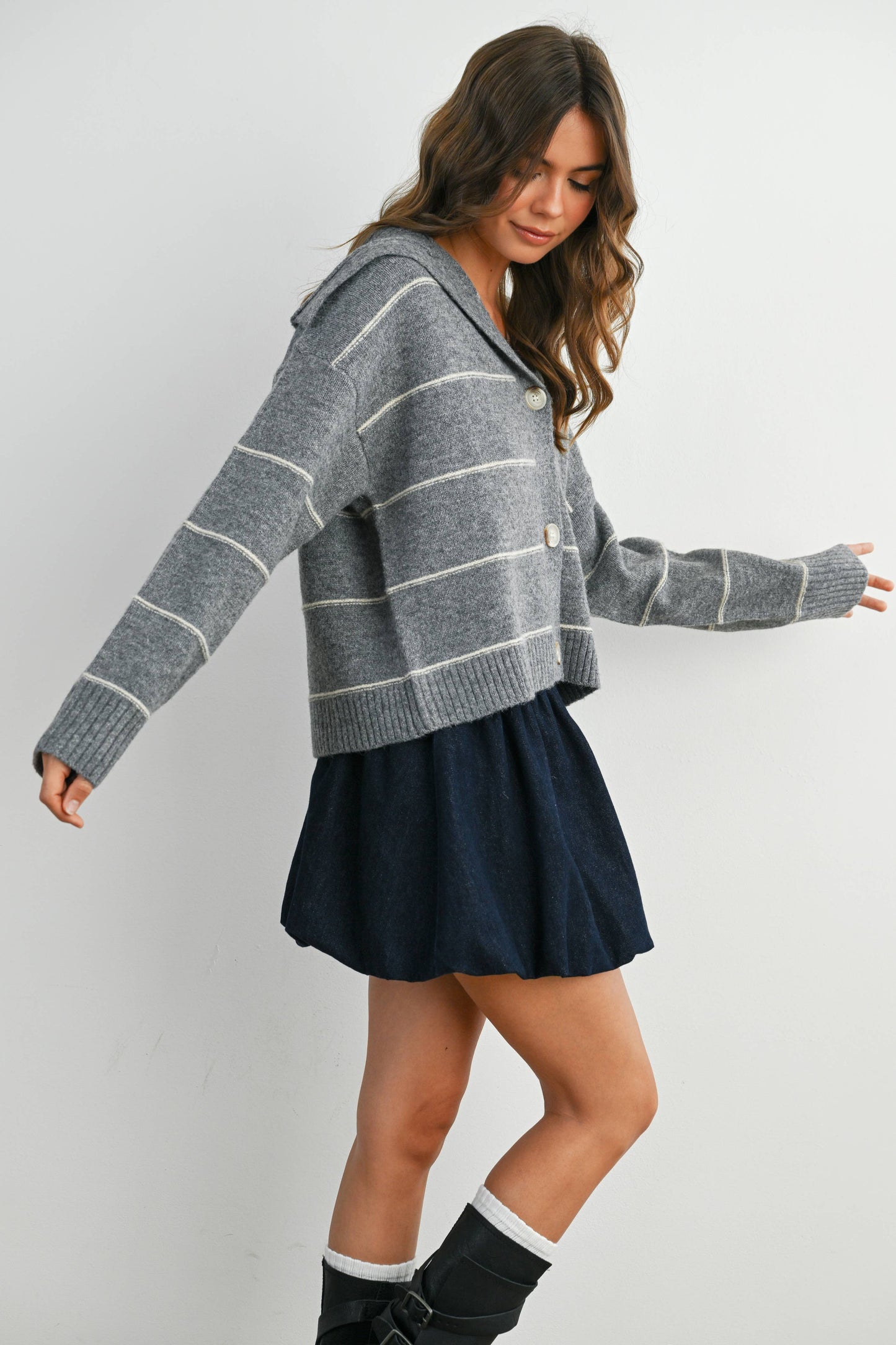 GREY STRIPE BTTN CARDI