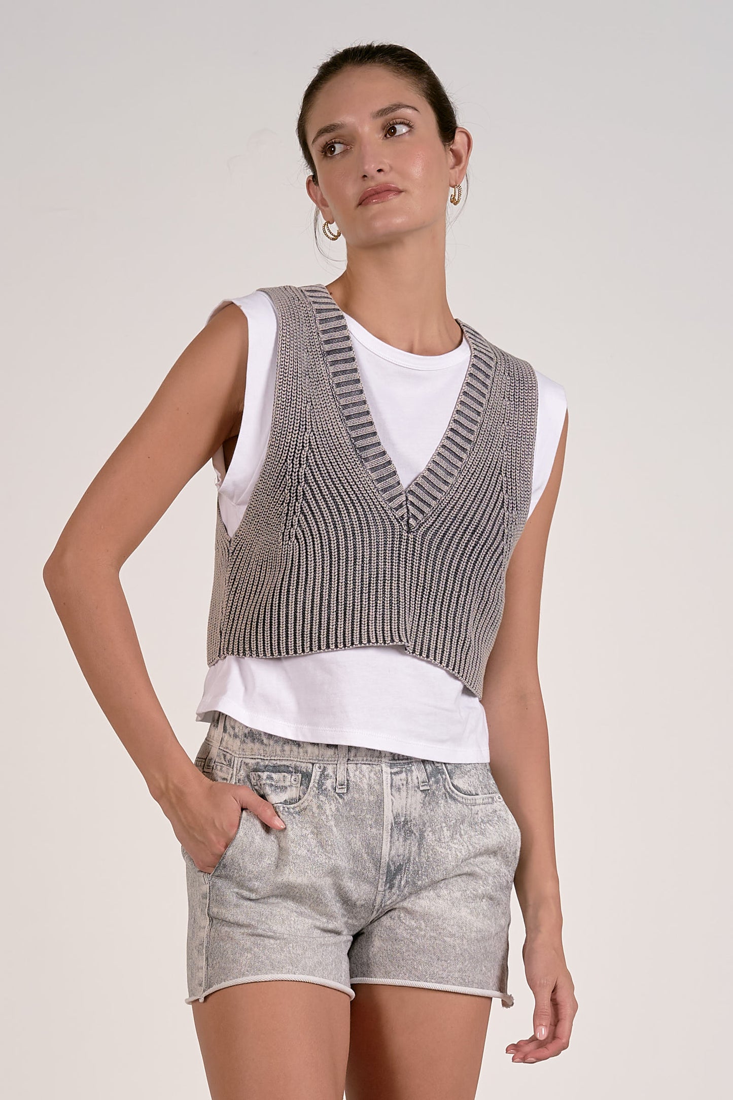 2 LAYER GRAY VST/TEE